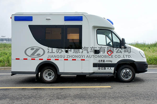 中意SZY5045XJHN2依维柯欧胜方舱救护车