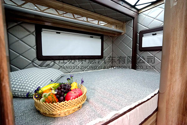 中意SZY5060XLJN依维柯三扩展房车