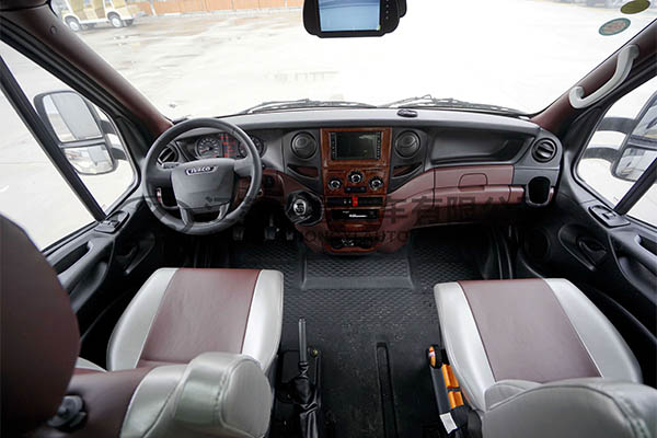 中意SZY5060XLJN依维柯三扩展房车