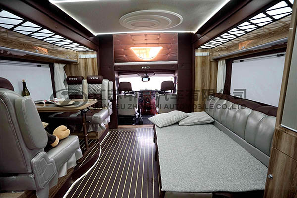 中意SZY5060XLJN依维柯三扩展房车