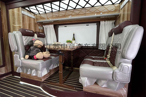 中意SZY5060XLJN依维柯三扩展房车