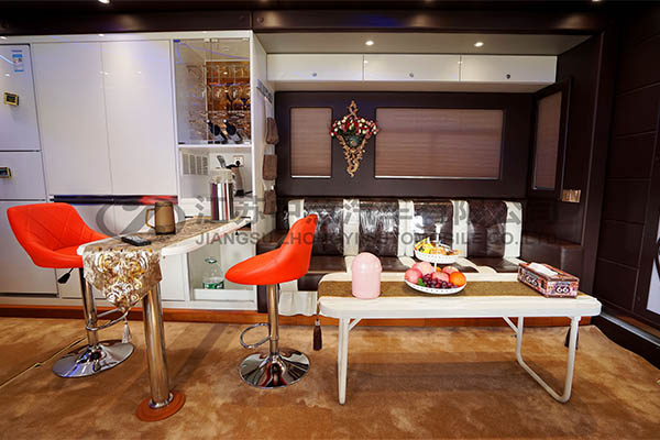 中意SZY5220XLJ红岩房车