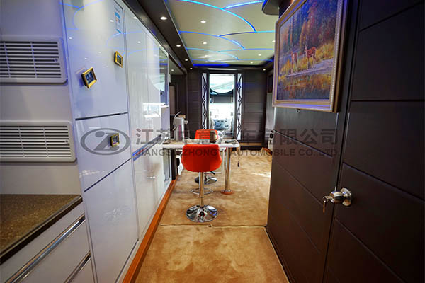 中意SZY5220XLJ红岩房车