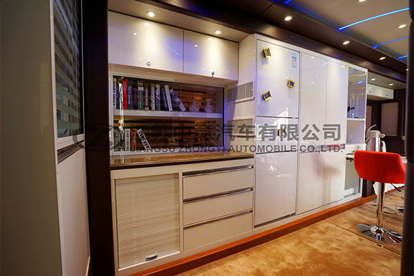 中意SZY5220XLJ红岩房车