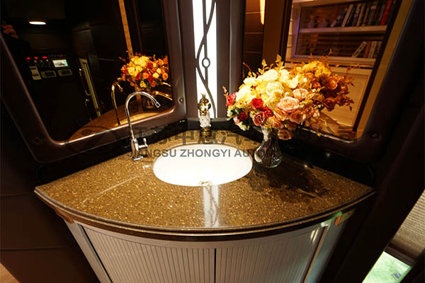 中意SZY5220XLJ红岩房车