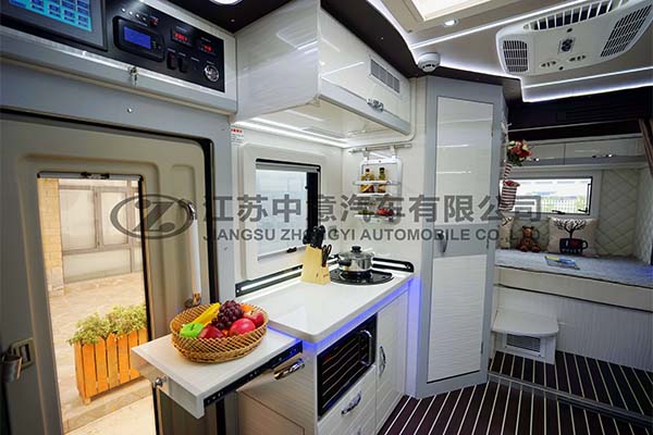 中意SZY5045XLJN2欧胜双拓展自动挡依维柯C型房车