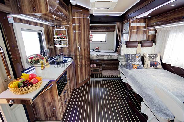 中意SZY5045XLJN2欧胜双拓展自动挡依维柯C型房车