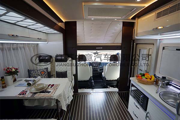 中意SZY5045XLJ进口自动挡双拓展依维柯C型房车