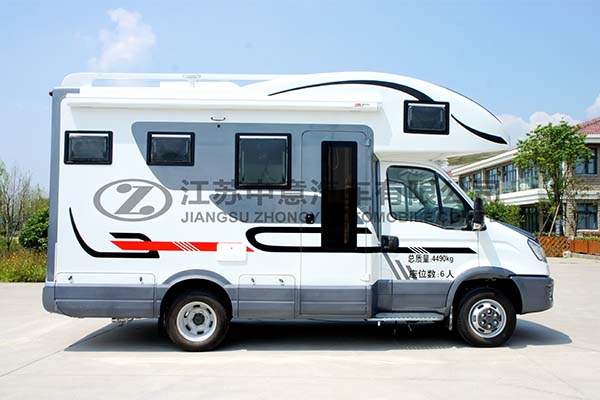中意SZY5045XLJN2欧胜单拓展自动挡依维柯C型房车