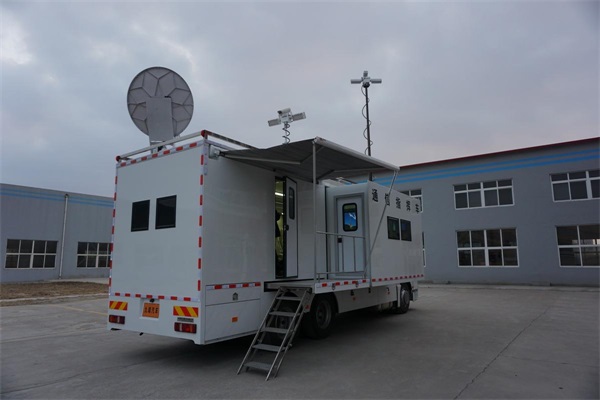 应急救援指挥车